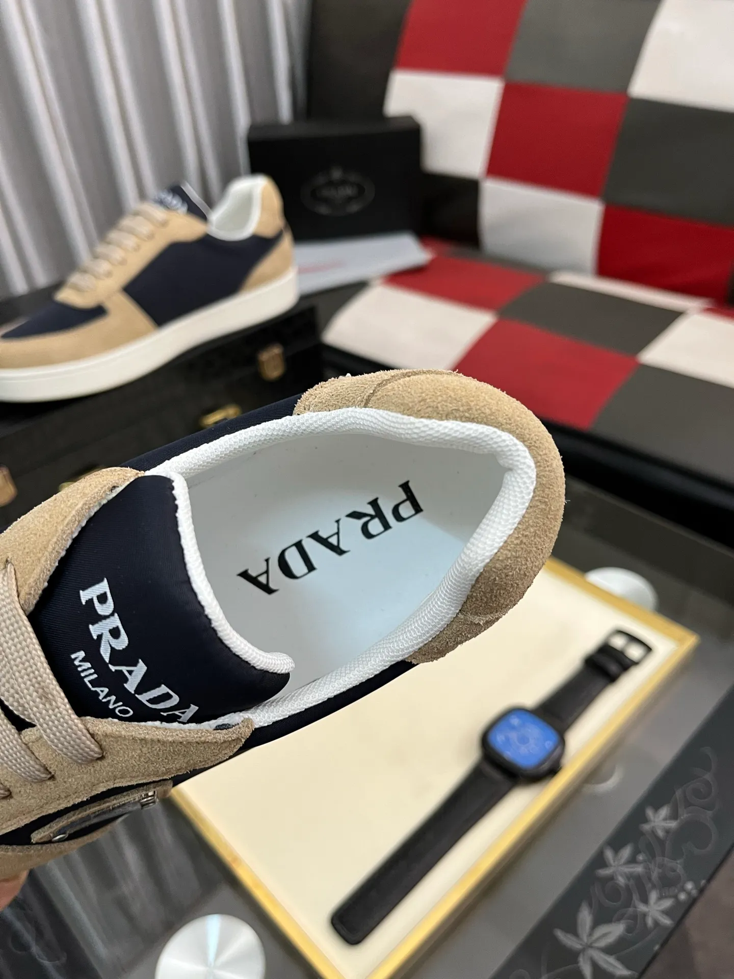 Men's shoes 💰440⌚️⌚️【PRADA】Prada ~ unique and casual style. New models from Prada official website are coming [Celebrate][Celebrate]🏃High-end brand casual shoes ➕Full set of packaging😍😍 Men's 2023 counters are on sale simultaneously, Italian imported brands select first-layer Italian cowhide. 🐑Sheepskin lining (refuses to discolor and rub feet) Sole: Original sole specially provided by the original factory 🎬Better in kind Size number: 38-444️⃣Colors available